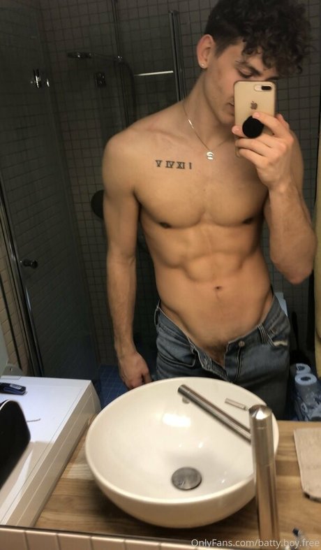 Nagie wyciekłe zdjęcie OnlyFans od Battyboyfree