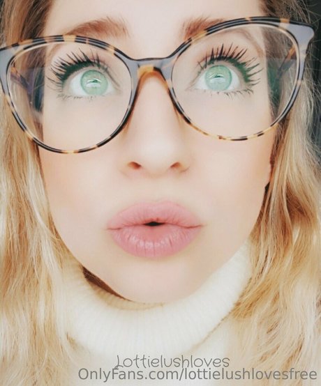 Nagie wyciekłe zdjęcie OnlyFans od Lottielushlovesfree