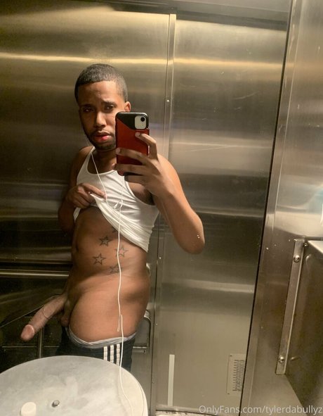 Nagie wyciekłe zdjęcie OnlyFans od Tylerbandsome