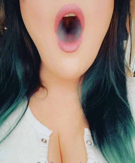Nagie wyciekłe zdjęcie OnlyFans od Smokingbellafree