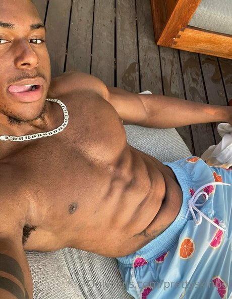 Nagie wyciekłe zdjęcie OnlyFans od Prettyskinboi