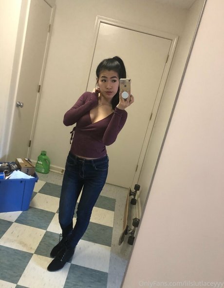 Nagie wyciekłe zdjęcie OnlyFans od Stonerlaceyyy