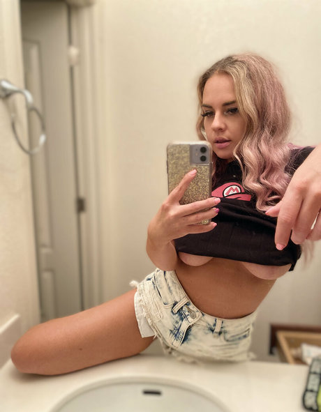Nagie wyciekłe zdjęcie OnlyFans od Badbellaxofree