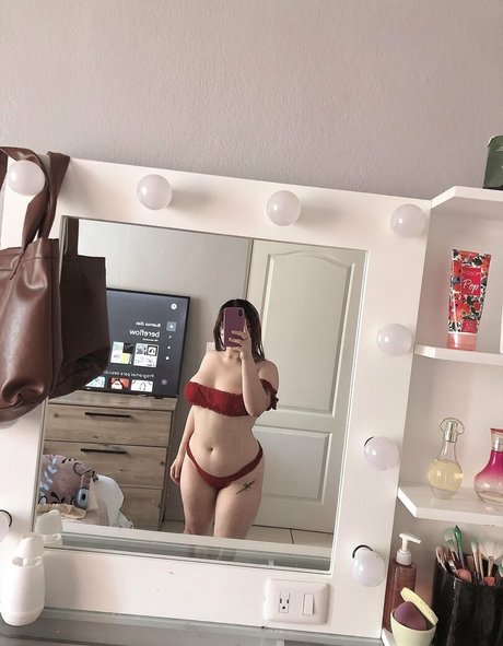 Nagie wyciekłe zdjęcie OnlyFans od Lilmawi