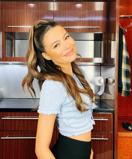 Nagie wyciekłe zdjęcie OnlyFans od Miranda Cosgrove