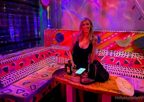 Nagie wyciekłe zdjęcie OnlyFans od Hollyhotwifevip
