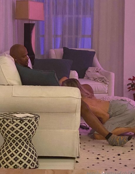 Nagie wyciekłe zdjęcie OnlyFans od Hollyhotwifevip