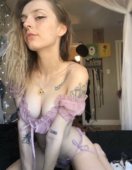 Sadgirlastridsfree