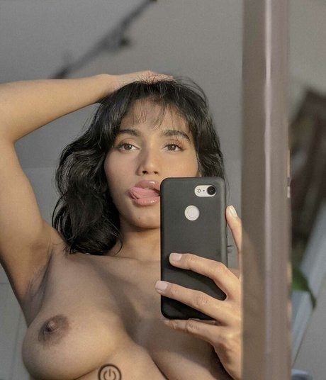 Nagie wyciekłe zdjęcie OnlyFans od Kalani Fernando