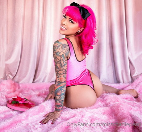 Nagie wyciekłe zdjęcie OnlyFans od Miss Charlie Pearl