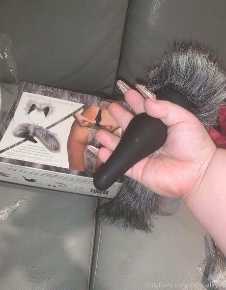 Nagie wyciekłe zdjęcie OnlyFans od Officialkylie