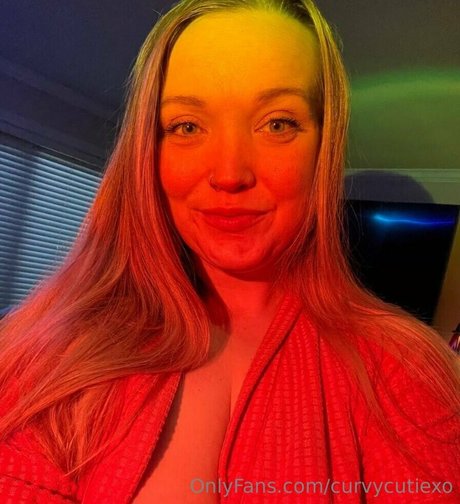 Curvycutiexo