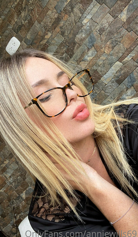 Nagie wyciekłe zdjęcie OnlyFans od Anniewillfree