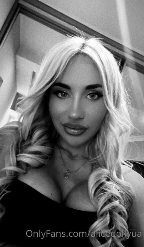 Nagie wyciekłe zdjęcie OnlyFans od Alicedollyua