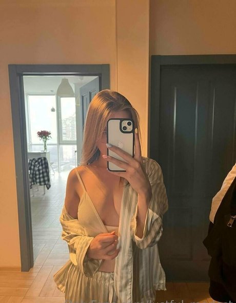 Nagie wyciekłe zdjęcie OnlyFans od Lustfulmodest