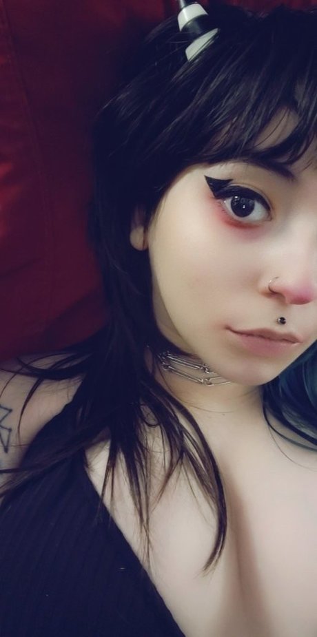 Nagie wyciekłe zdjęcie OnlyFans od Knives
