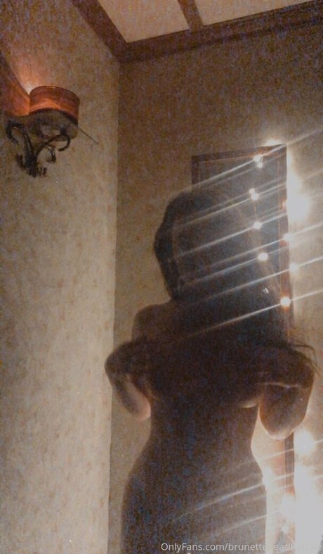 Nagie wyciekłe zdjęcie OnlyFans od Brunetteheadbaddie