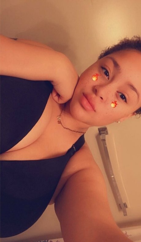 Nagie wyciekłe zdjęcie OnlyFans od Lilnikkirena