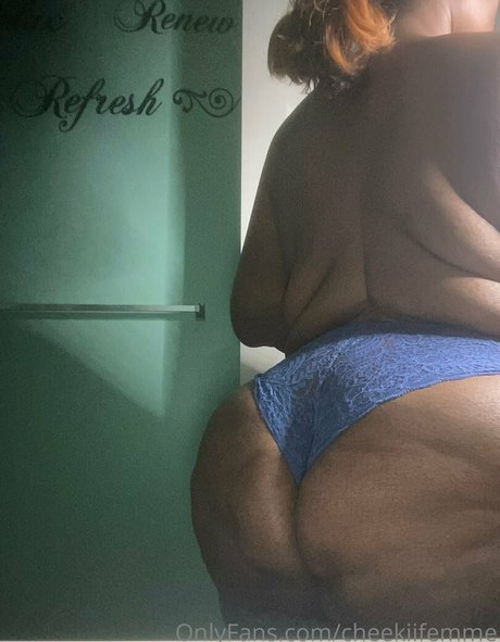 Nagie wyciekłe zdjęcie OnlyFans od Cheekiifemme