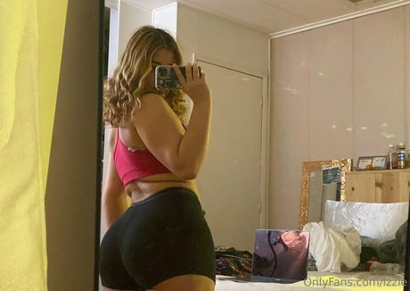 Nagie wyciekłe zdjęcie OnlyFans od Lzzle
