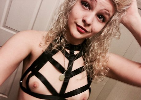 Nagie wyciekłe zdjęcie OnlyFans od Realemilyhaze