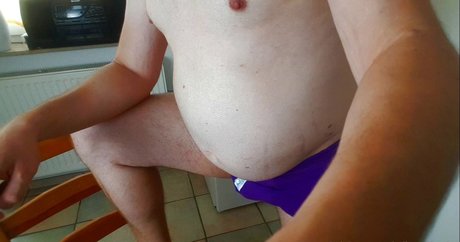 Nagie wyciekłe zdjęcie OnlyFans od Bellystuffingfan