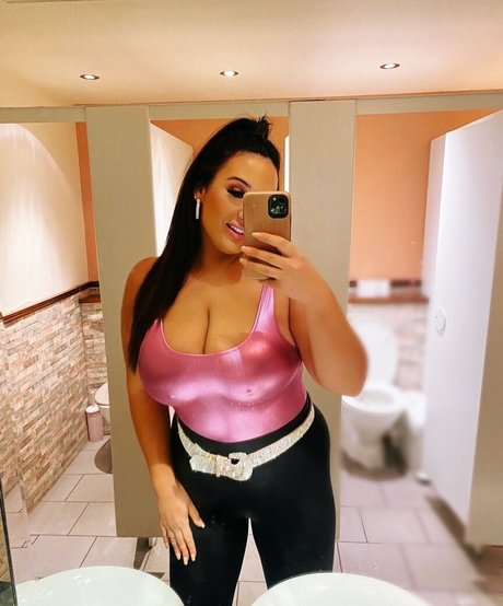Bustybrunettes