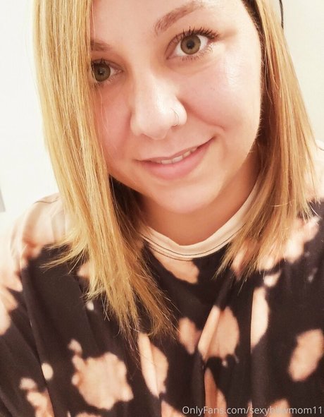Nagie wyciekłe zdjęcie OnlyFans od Sexybbwmom11