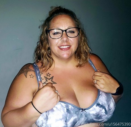Nagie wyciekłe zdjęcie OnlyFans od Sexybbwmom11
