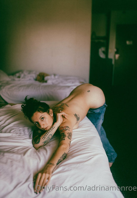 Nagie wyciekłe zdjęcie OnlyFans od Adrinamonroe