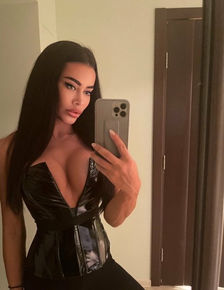 Nagie wyciekłe zdjęcie OnlyFans od Elenathebeautiful