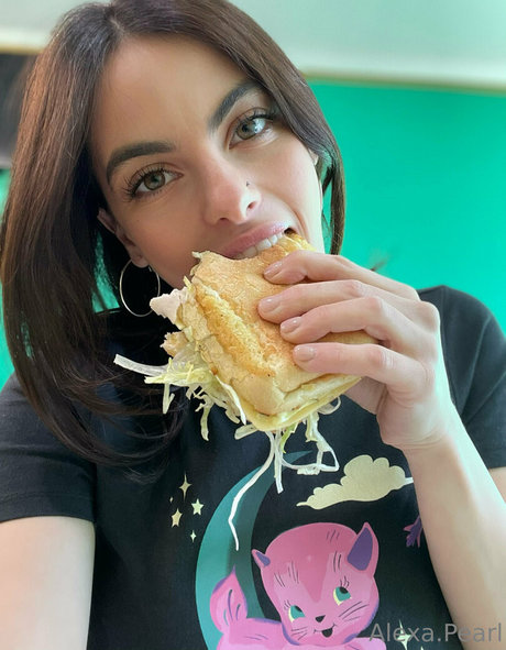 Nagie wyciekłe zdjęcie OnlyFans od Alexapearl