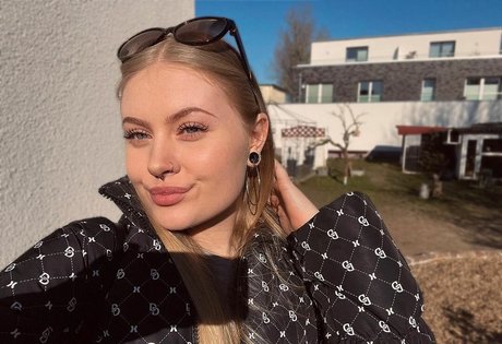 Nagie wyciekłe zdjęcie OnlyFans od Emaazing