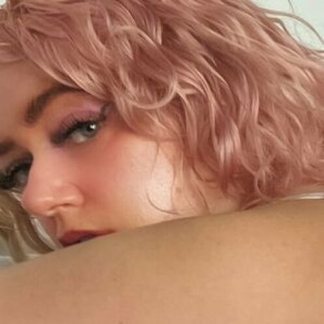 Nagie wyciekłe zdjęcie OnlyFans od Pinkfloweremoji