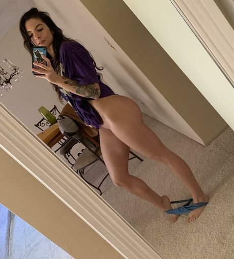 Nagie wyciekłe zdjęcie OnlyFans od Mia Mae