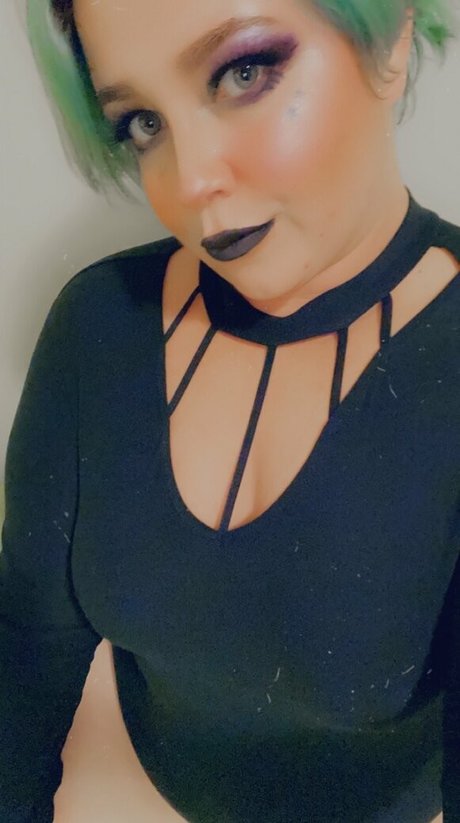 Unsupervisedhousewife