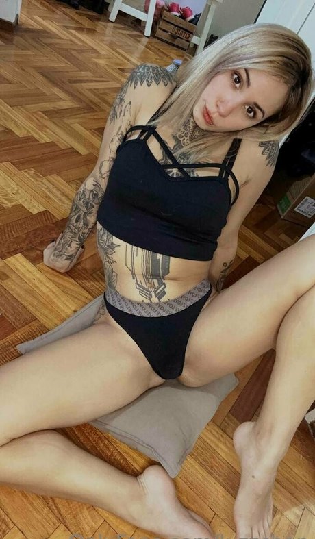 Nagie wyciekłe zdjęcie OnlyFans od Luzzchan