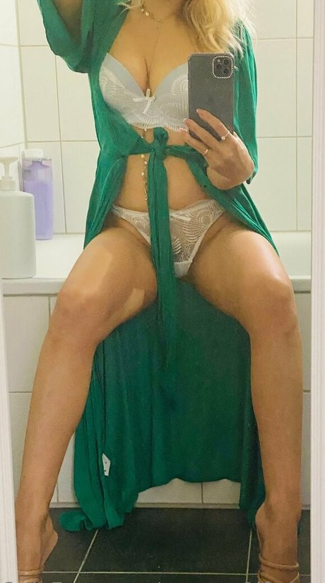 Nagie wyciekłe zdjęcie OnlyFans od Yourm1lfmama
