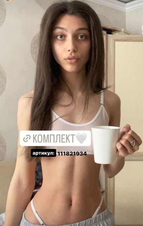 Nagie wyciekłe zdjęcie OnlyFans od Elfia