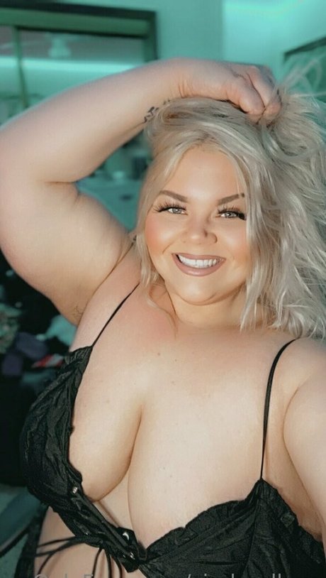 Nagie wyciekłe zdjęcie OnlyFans od Sinderellaxo