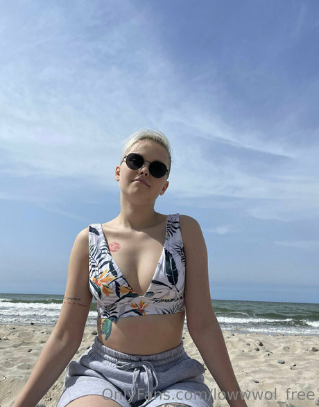 Nagie wyciekłe zdjęcie OnlyFans od Lowwwolfree