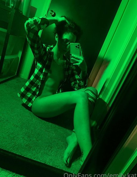 Nagie wyciekłe zdjęcie OnlyFans od Emilykat