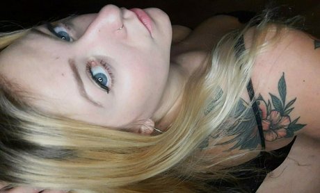 Nagie wyciekłe zdjęcie OnlyFans od Mikhelaxxx