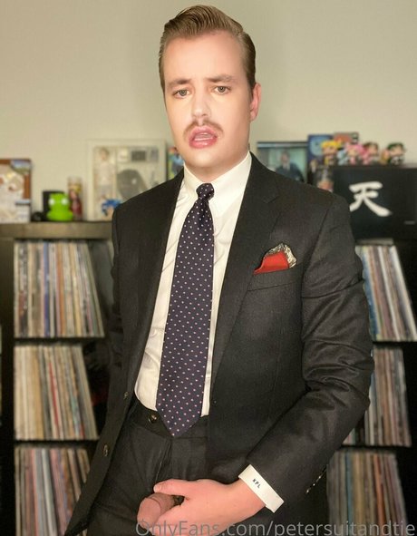 Nagie wyciekłe zdjęcie OnlyFans od Petersuitandtie
