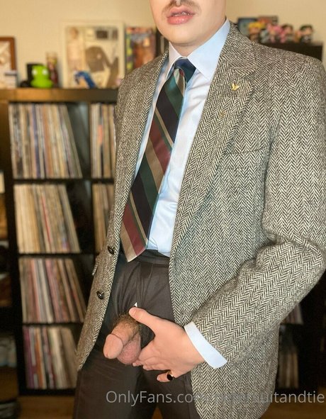 Nagie wyciekłe zdjęcie OnlyFans od Petersuitandtie
