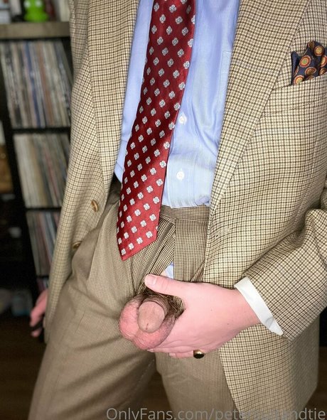 Nagie wyciekłe zdjęcie OnlyFans od Petersuitandtie