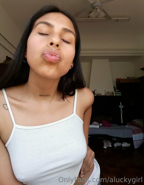 Nagie wyciekłe zdjęcie OnlyFans od Aluckygirl