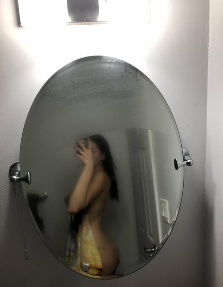 Nagie wyciekłe zdjęcie OnlyFans od Mela Baby