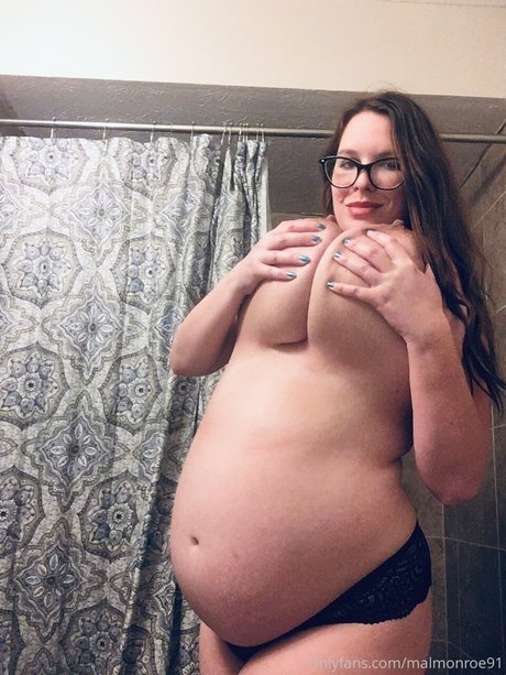 Nagie wyciekłe zdjęcie OnlyFans od Mal Monroe