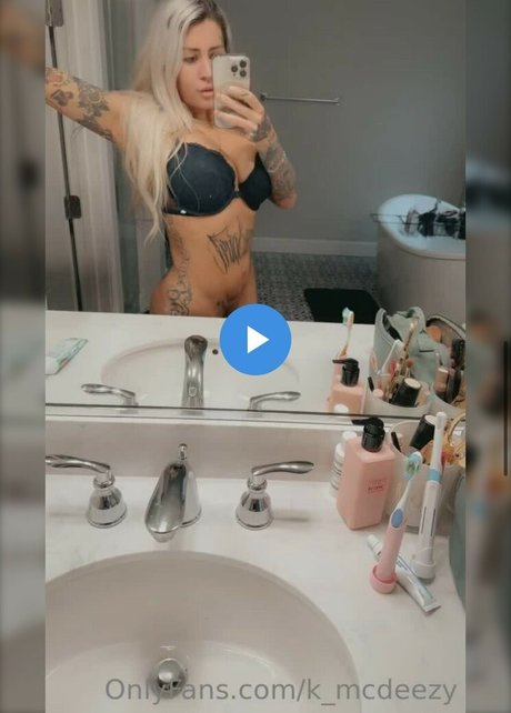 Nagie wyciekłe zdjęcie OnlyFans od Kmcdeezy